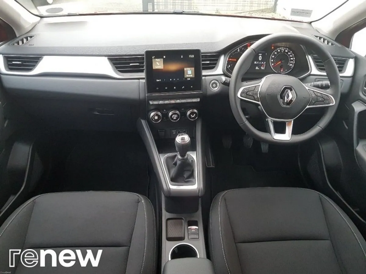 Renault Captur TCe 100 Iconic Petrol - Image 2