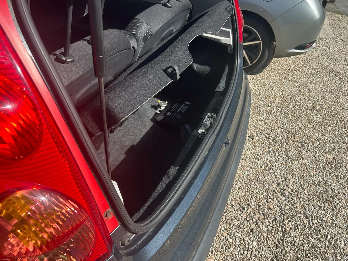 Car - Image 6