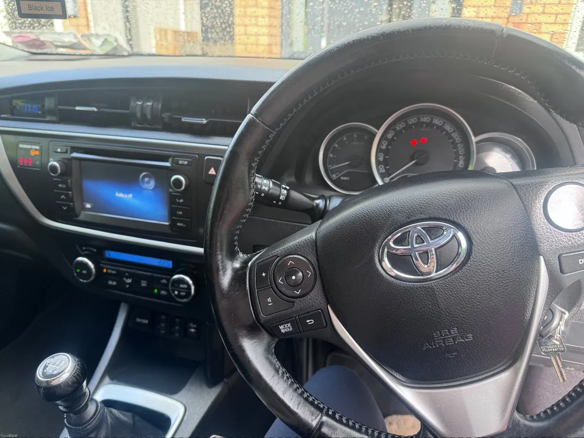 Toyota Auris 2015 - Image 4
