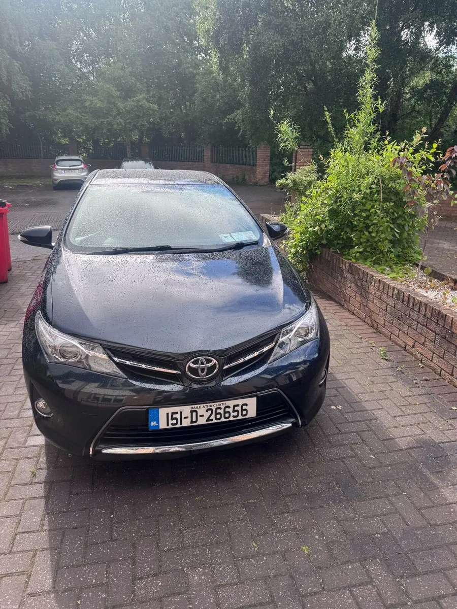Toyota Auris 2015 - Image 2
