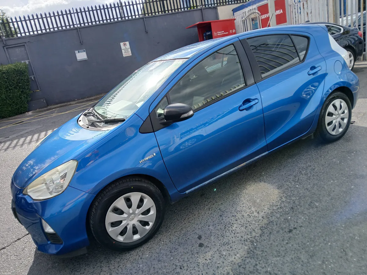 Toyota Aqua 2014 - Image 2