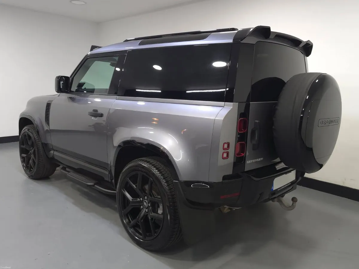 Land Rover Defender 90 3.0D SE - Image 2