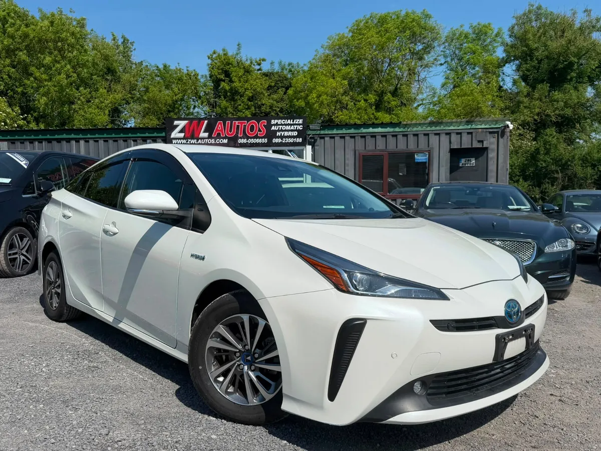 22 TOYOTA PRIUS HYBRID - Image 2