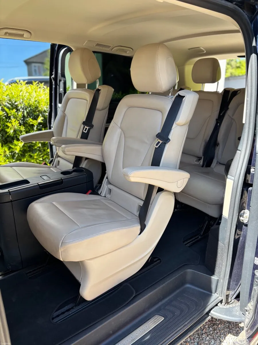 Mercedes-Benz 2017 V250D AMG XLWB 7 seater - Image 4