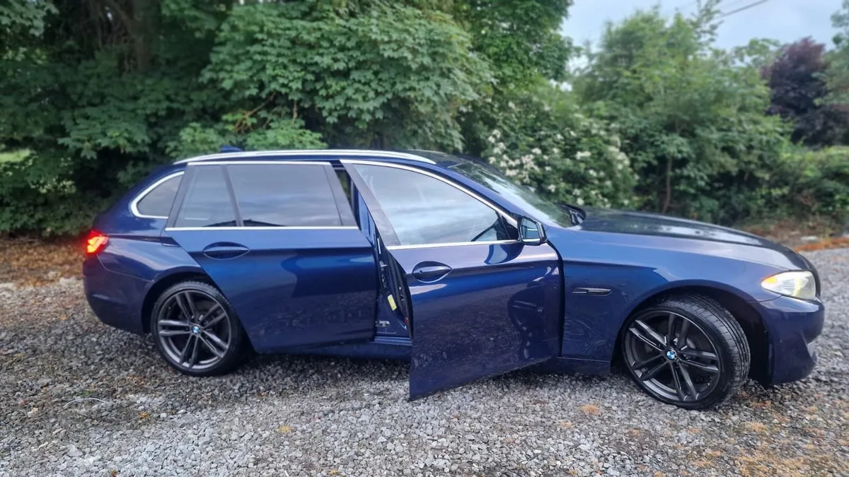 BMW 5-Series 2011 - Image 1