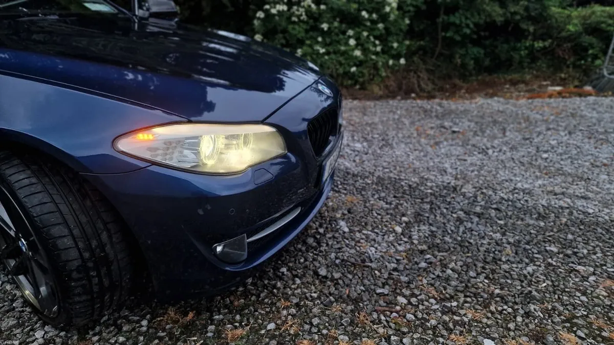 BMW 5-Series 2011 - Image 3