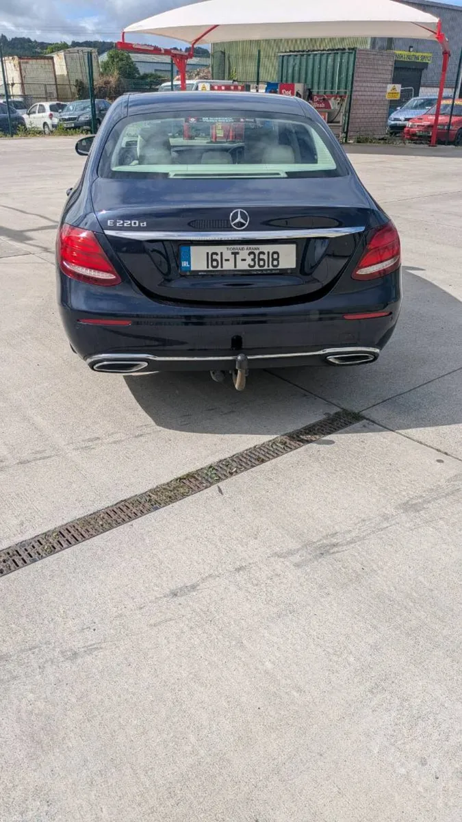 Mercedes Benz E220 - Image 3