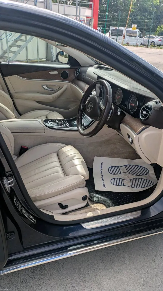 Mercedes Benz E220 - Image 5