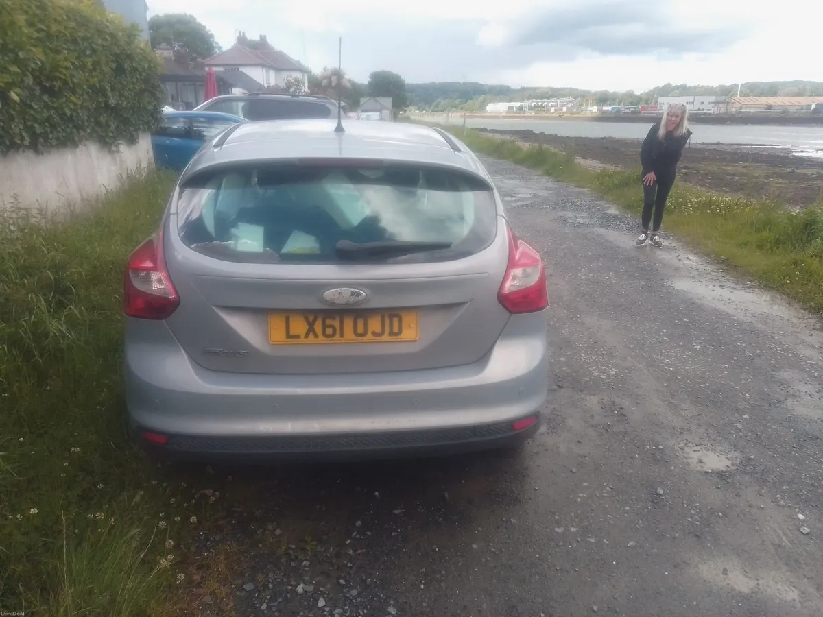 Ford Focus 2011 - Image 2