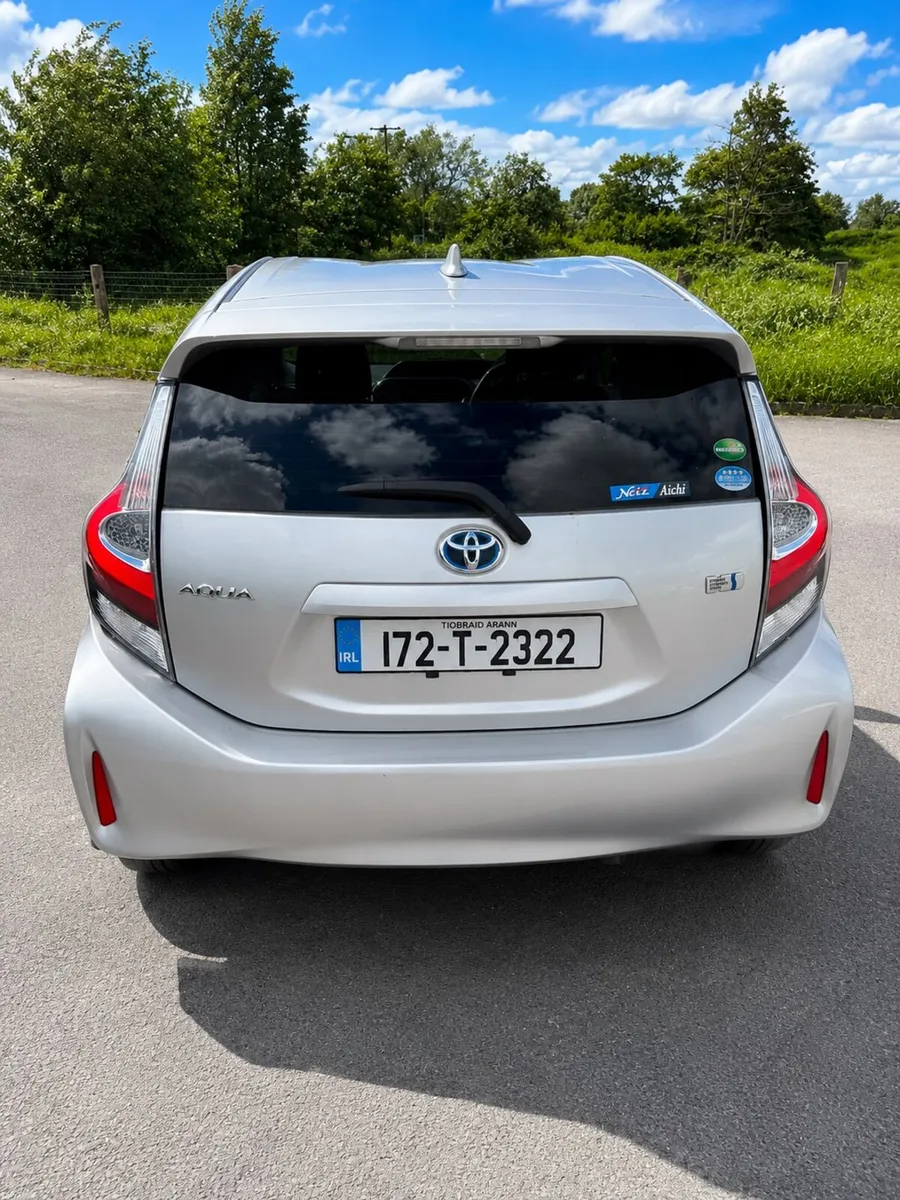 2017 Toyota Aqua Hybrid 1.5 Automatic - AGrade 4 - Image 2