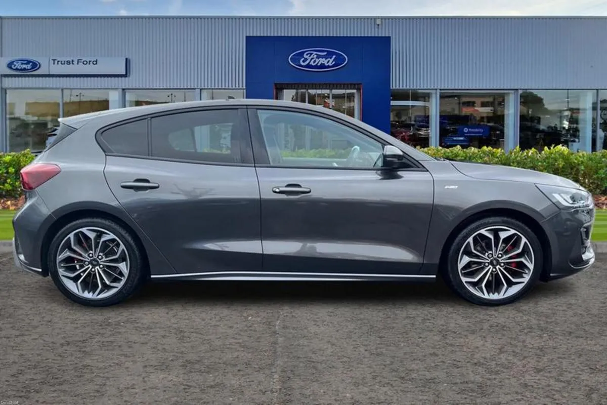 Ford Focus ST-Line X - Image 3