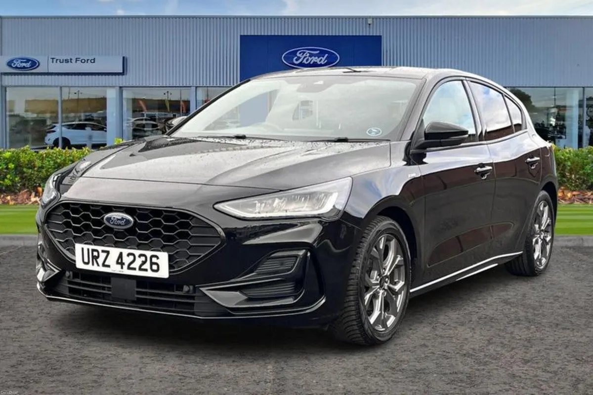 Ford Focus 1.0T EcoBoost ST-Line Hatchback 5dr Pet - Image 5