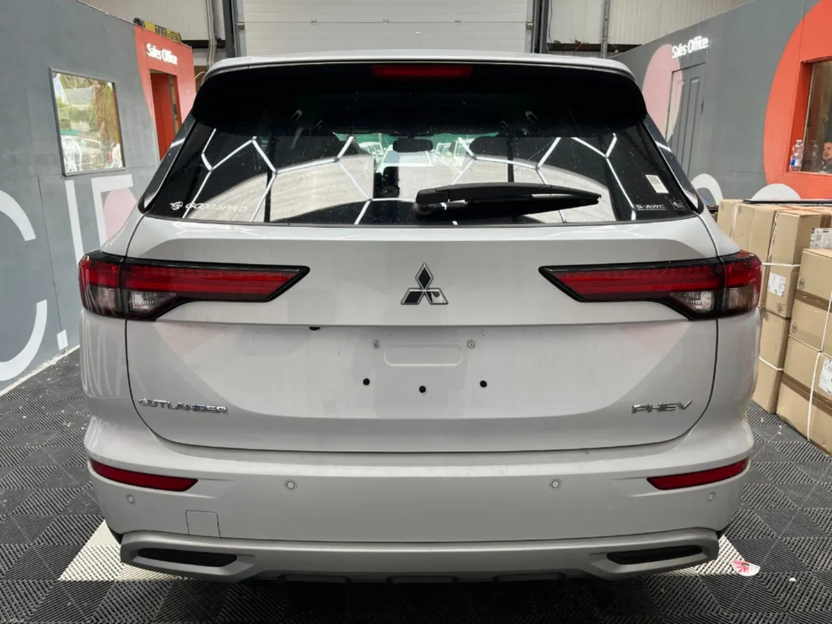 Mitsubishi Outlander 2023 MITSUBISHI OUTLANDER PHE - Image 3