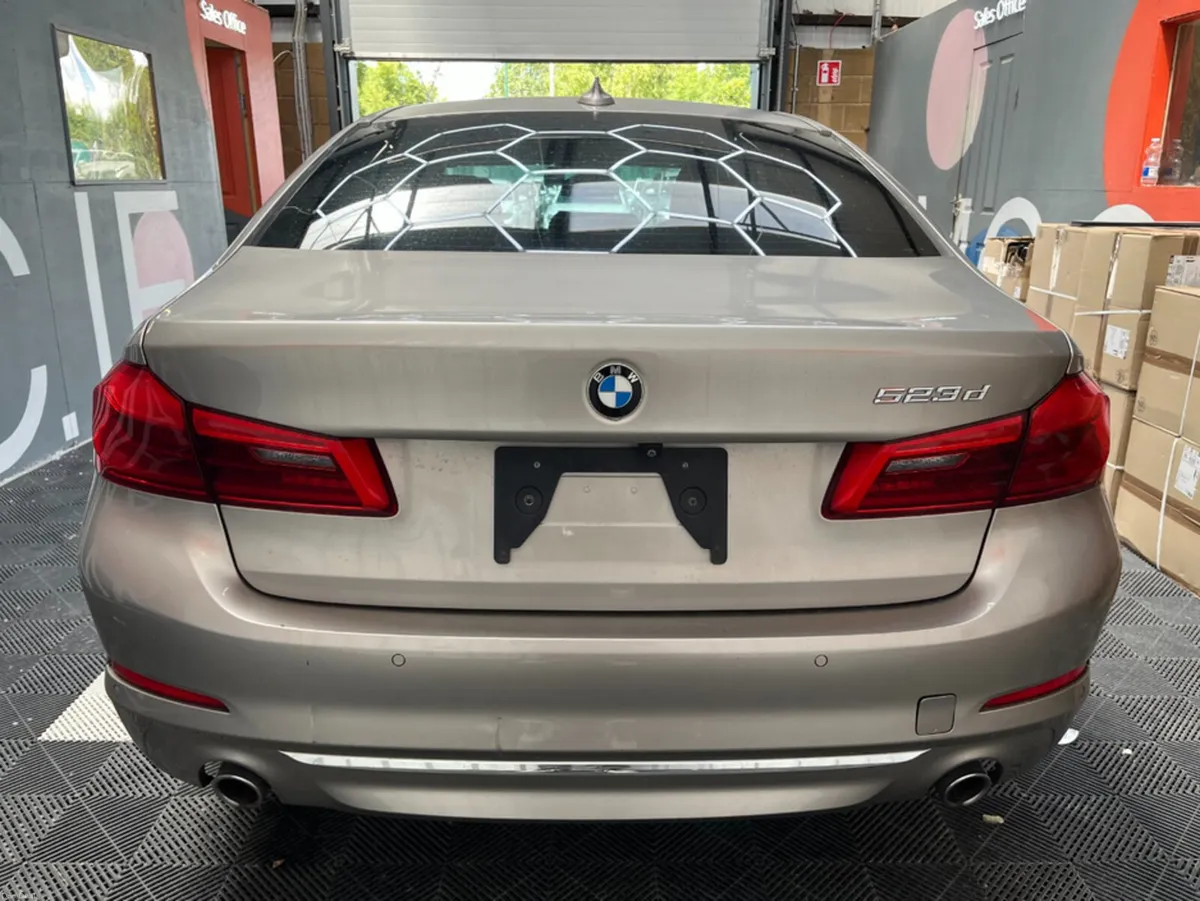 BMW 5-Series 2018 BMW 523D LUXURY 2.0 AUTOMATIC / - Image 3