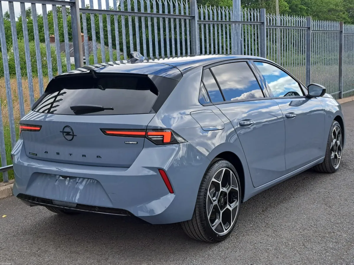 Opel Astra 1.2T 136HP HYBRID GS - Image 3