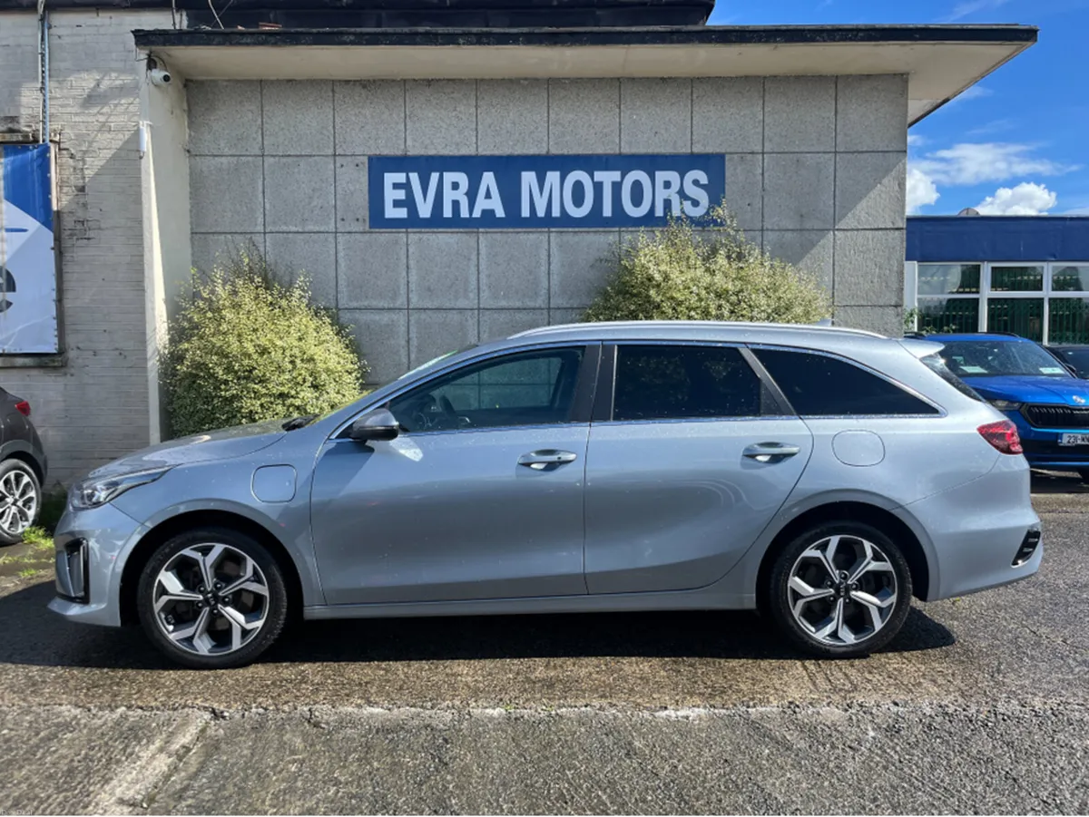 Kia Ceed ESTATE PLUG IN HYBRID AUTOMATIC 1.6 PETRO - Image 6