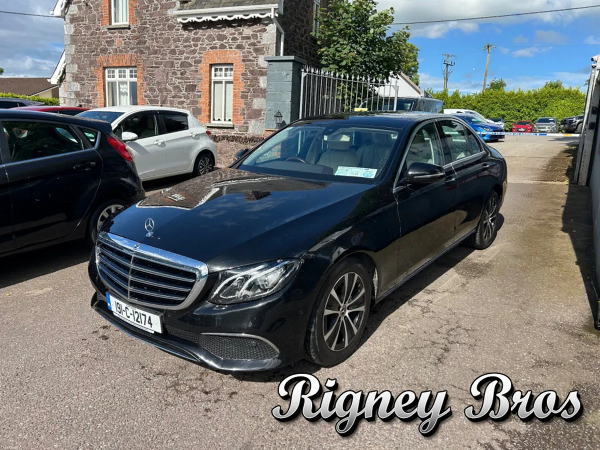 Mercedes-Benz E-Class 200 D AUTO 4DR - Image 3