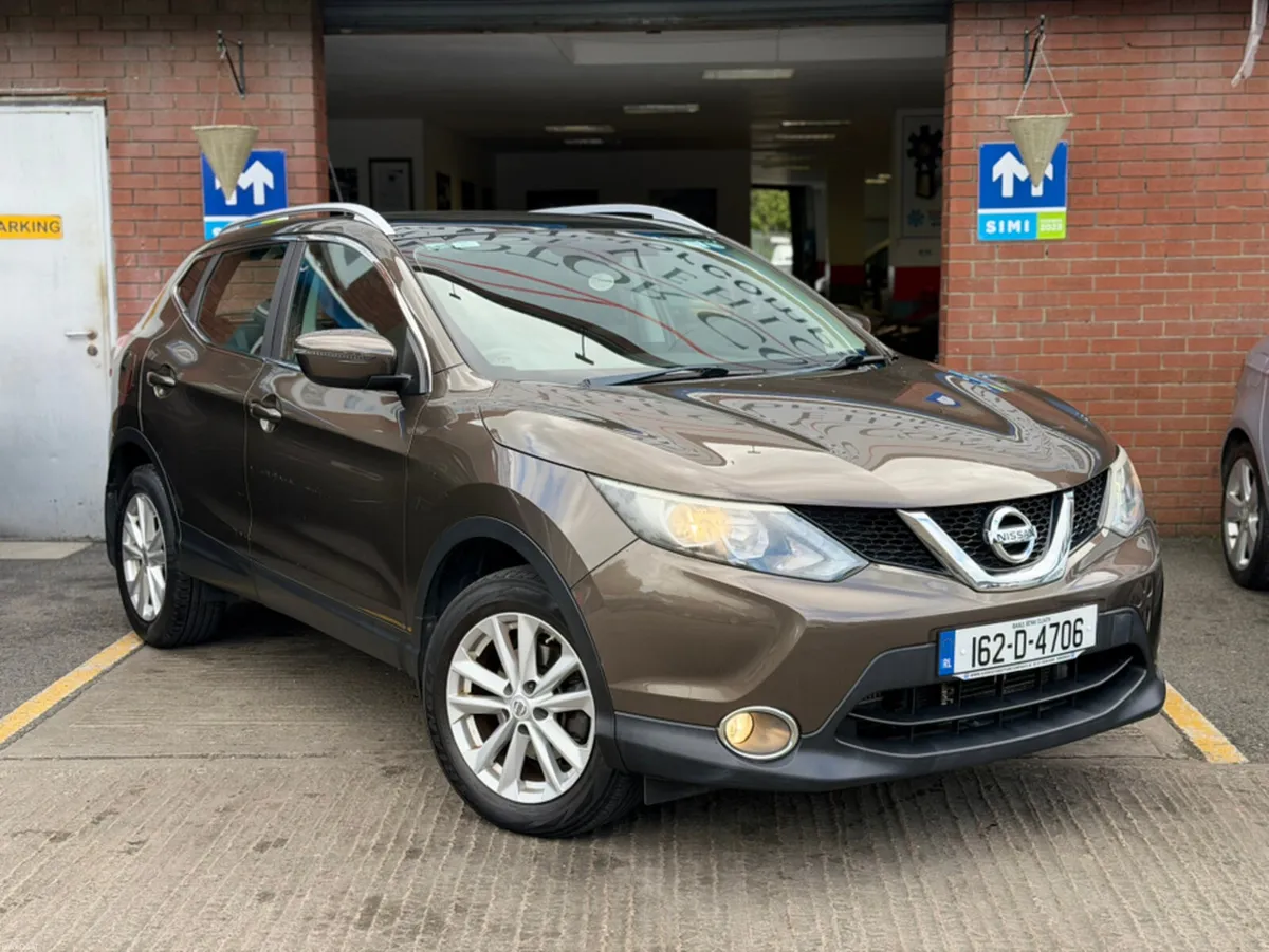 Nissan Qashqai 1.2 SV AUTO 5DR - LOW KMS - PANROOF - Image 1