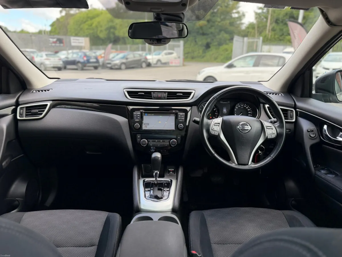 Nissan Qashqai 1.2 SV AUTO 5DR - LOW KMS - PANROOF - Image 4