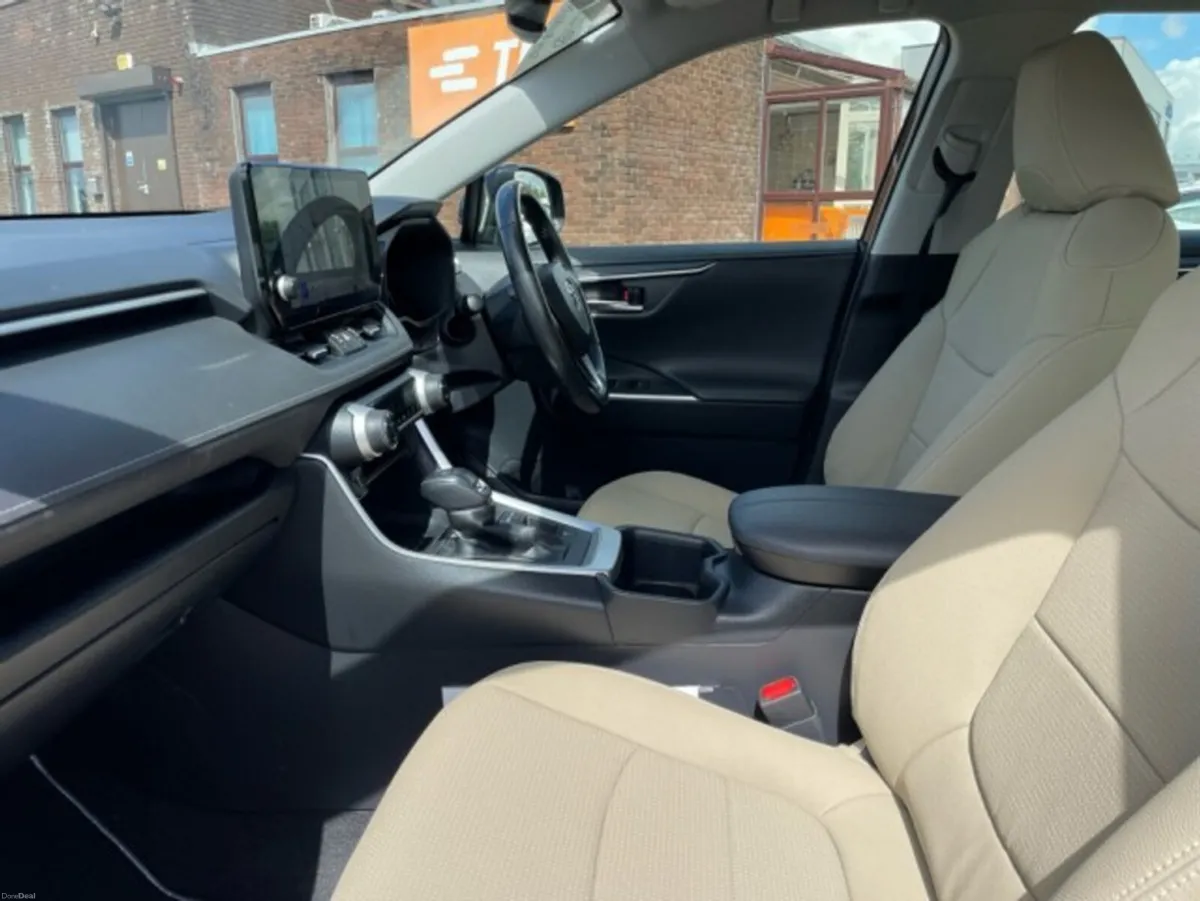Toyota RAV4 Hybrid Luna 2.5 Hybrid -Auto- Low Mile - Image 6