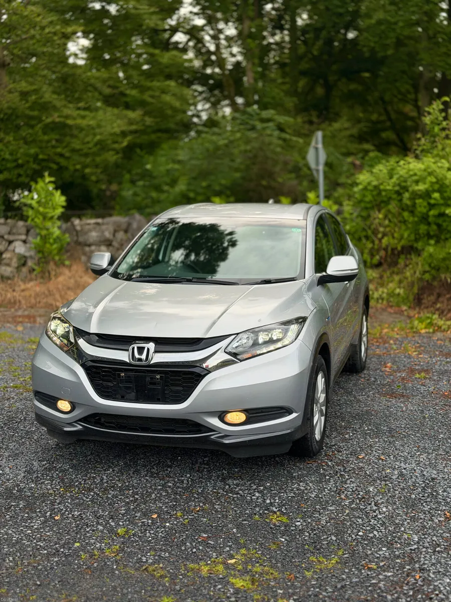 Honda Vezel | 2015 | 95,000 KM | Hybrid |AUTO|SUV - Image 3