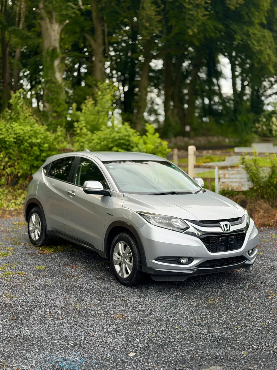 Honda Vezel | 2015 | 95,000 KM | Hybrid |AUTO|SUV - Image 1