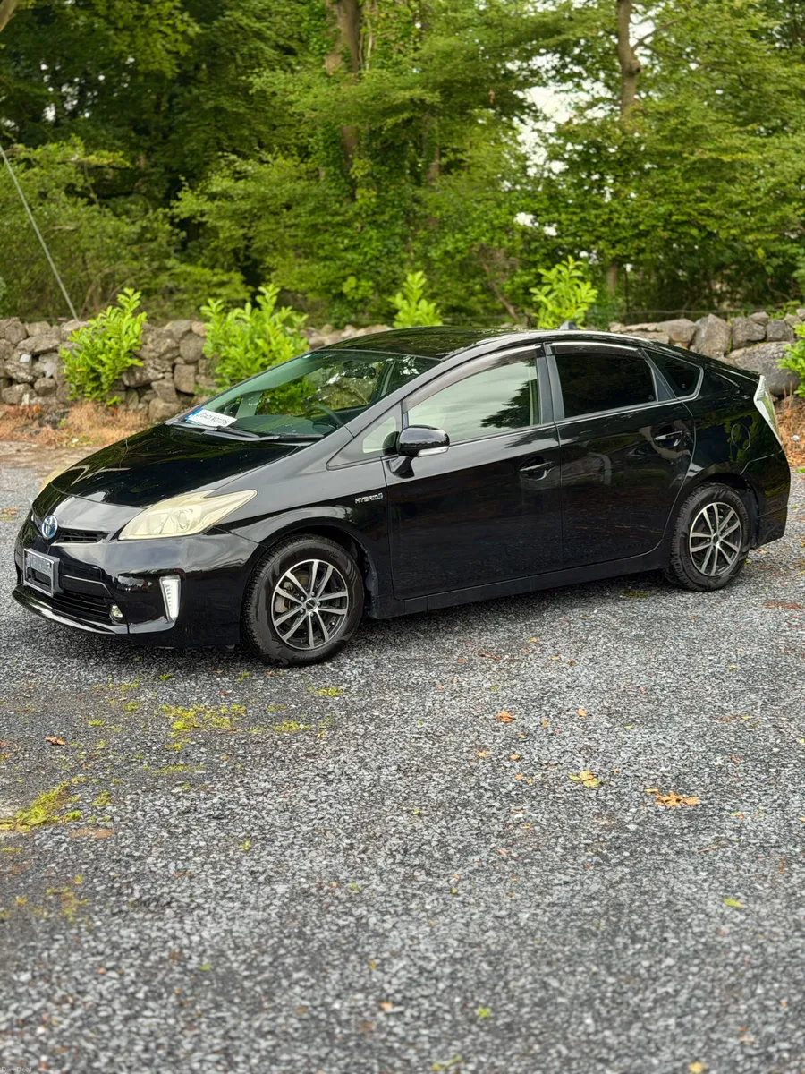 Toyota Prius | 2013 | 126,000 KM | Hybrid | AUTO - Image 2