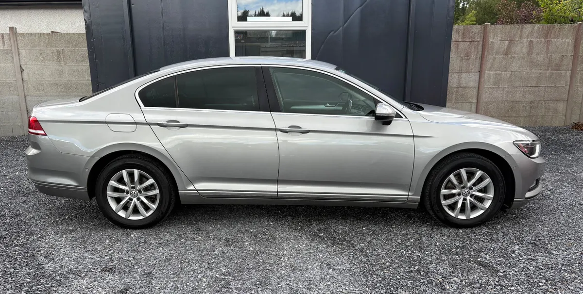 2016 Volkswagen Passat 1.6tdi 120bhp Comfortline - Image 3