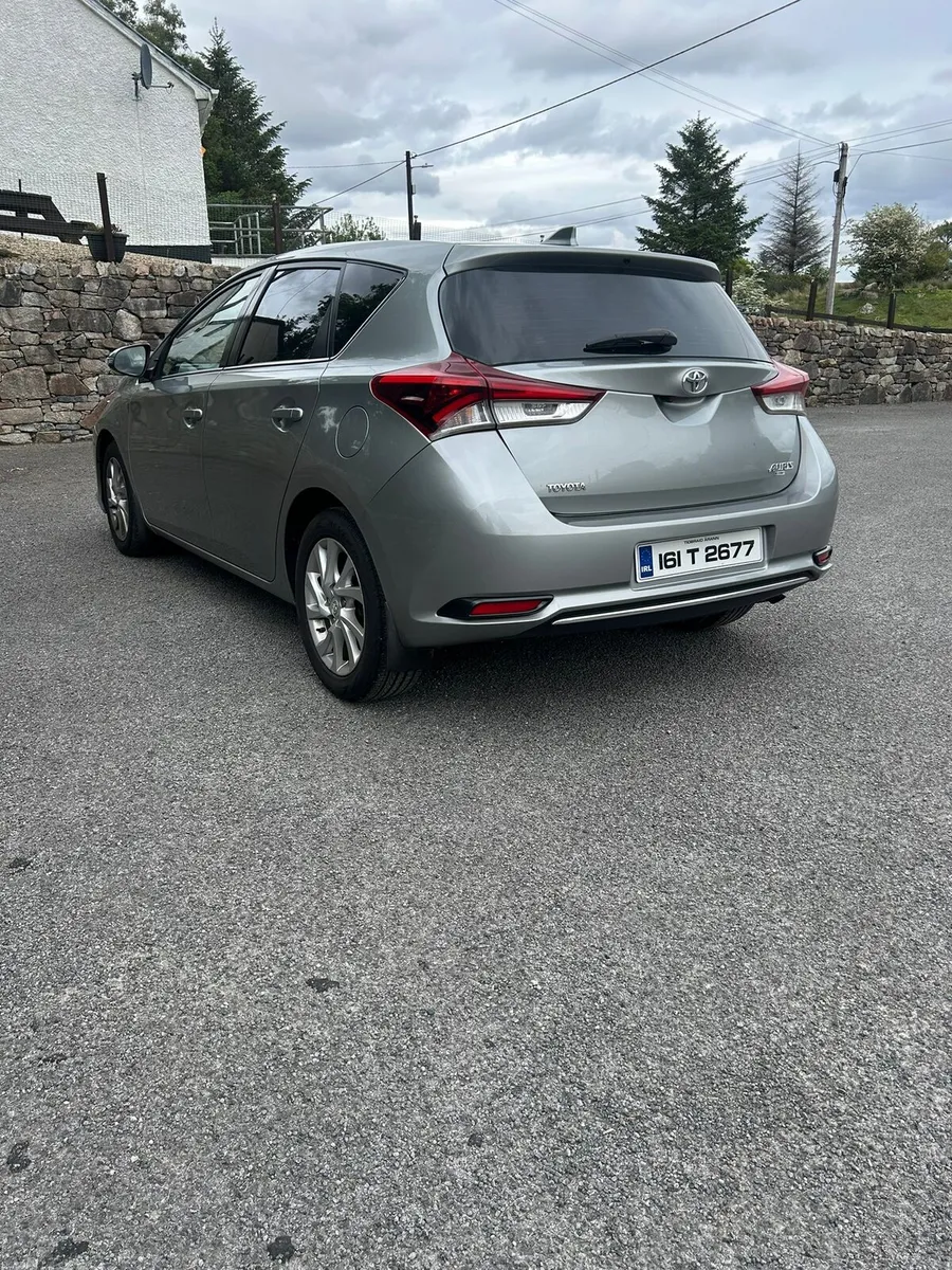 161 Toyota Auris - Image 2