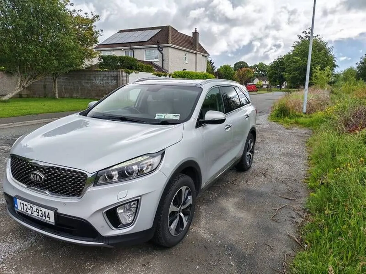 2017 Kia Sorento - Image 2