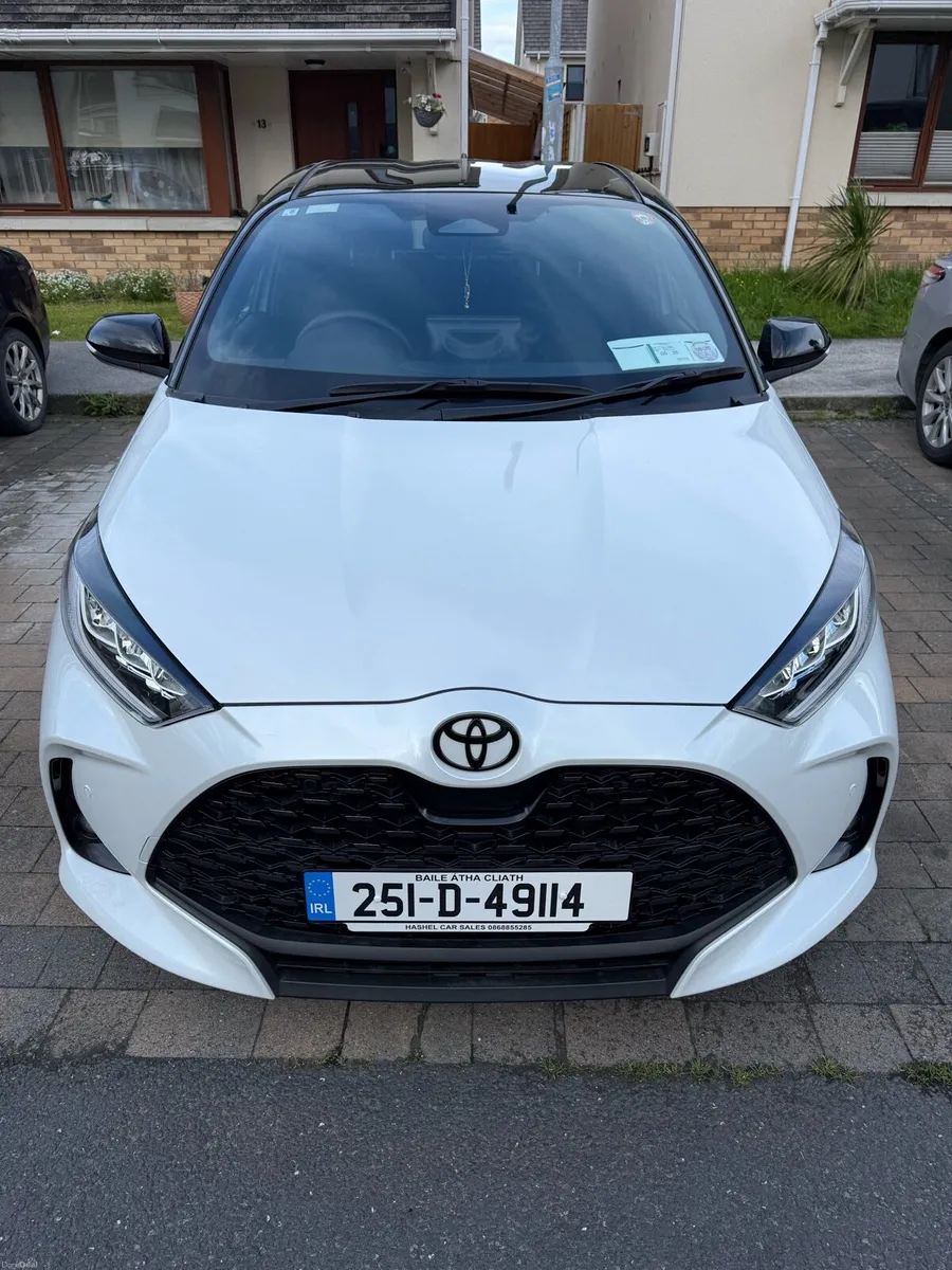 Toyota Yaris two-tone hybrid push start 2200km - Image 1