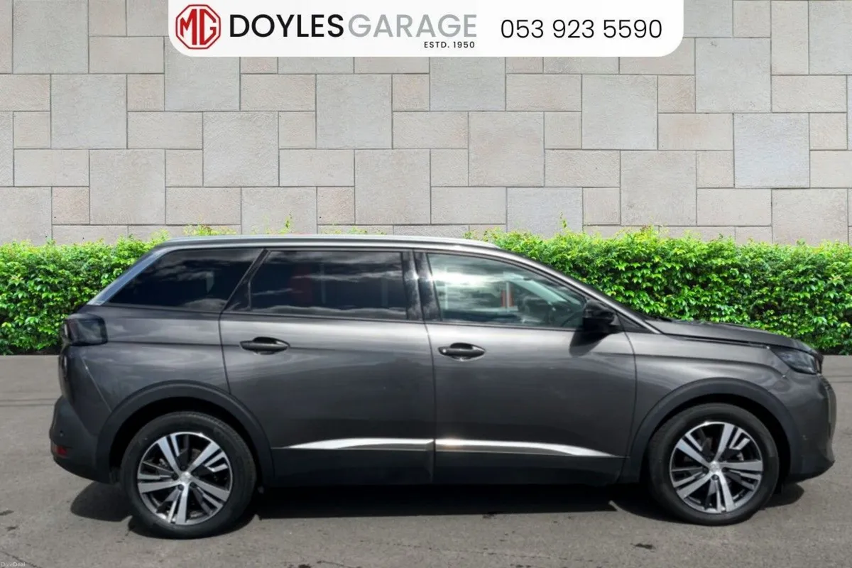 Peugeot 5008 Allure 1.5 BlueHDi 130bhp - Image 2