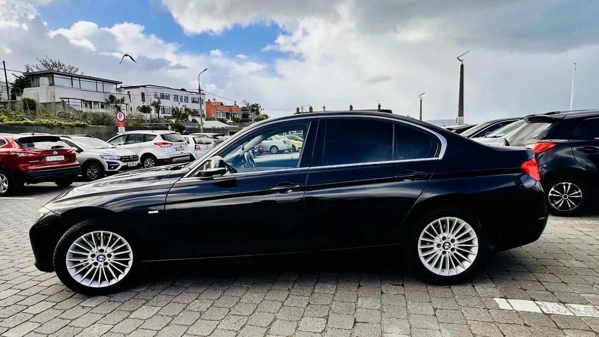 2015 BMW 320d SE Auto - Ex-Embassy- Carplay - Image 3