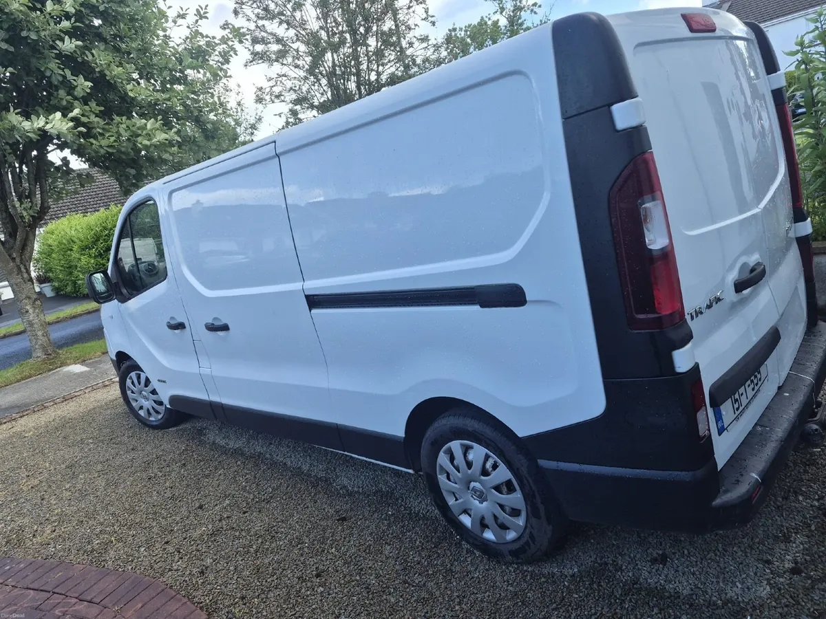 Renault Trafic 2015 - Image 2