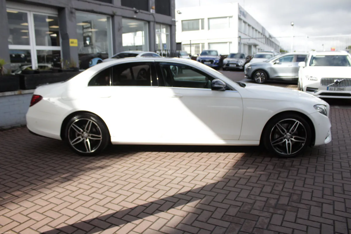E220D AVANTGARDE AMG 4DR SALOON AUTOMATIC // STUNN - Image 3
