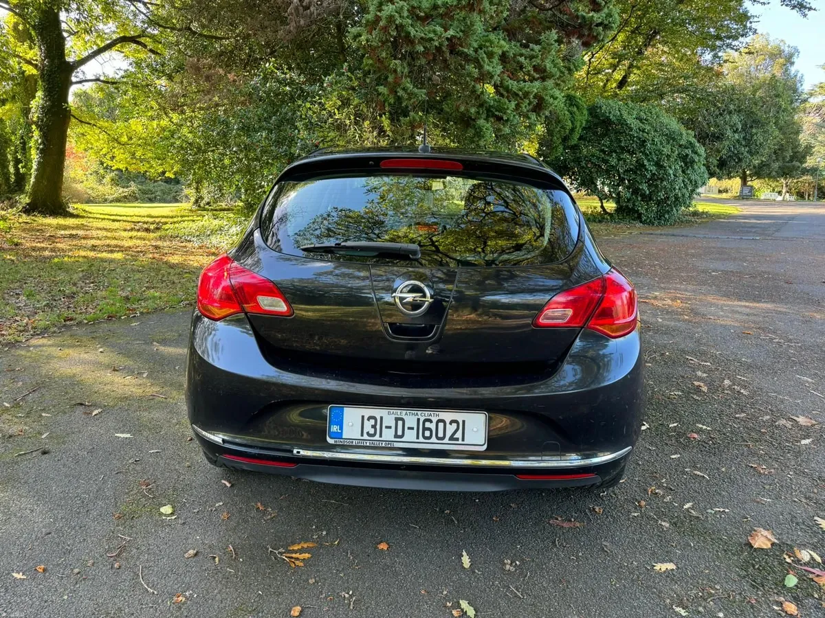 Opel Astra 2013 - Image 2
