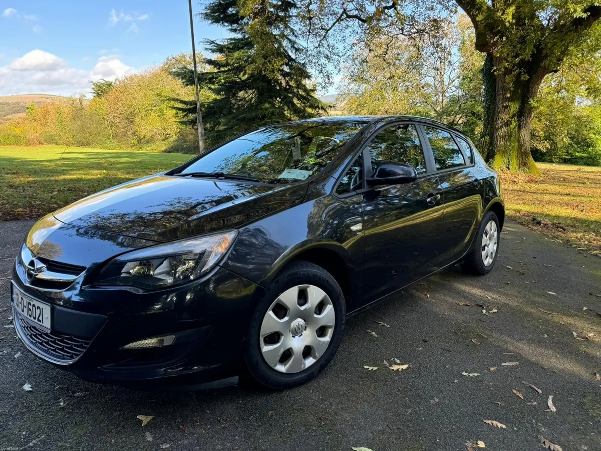 Opel Astra 2013 - Image 1