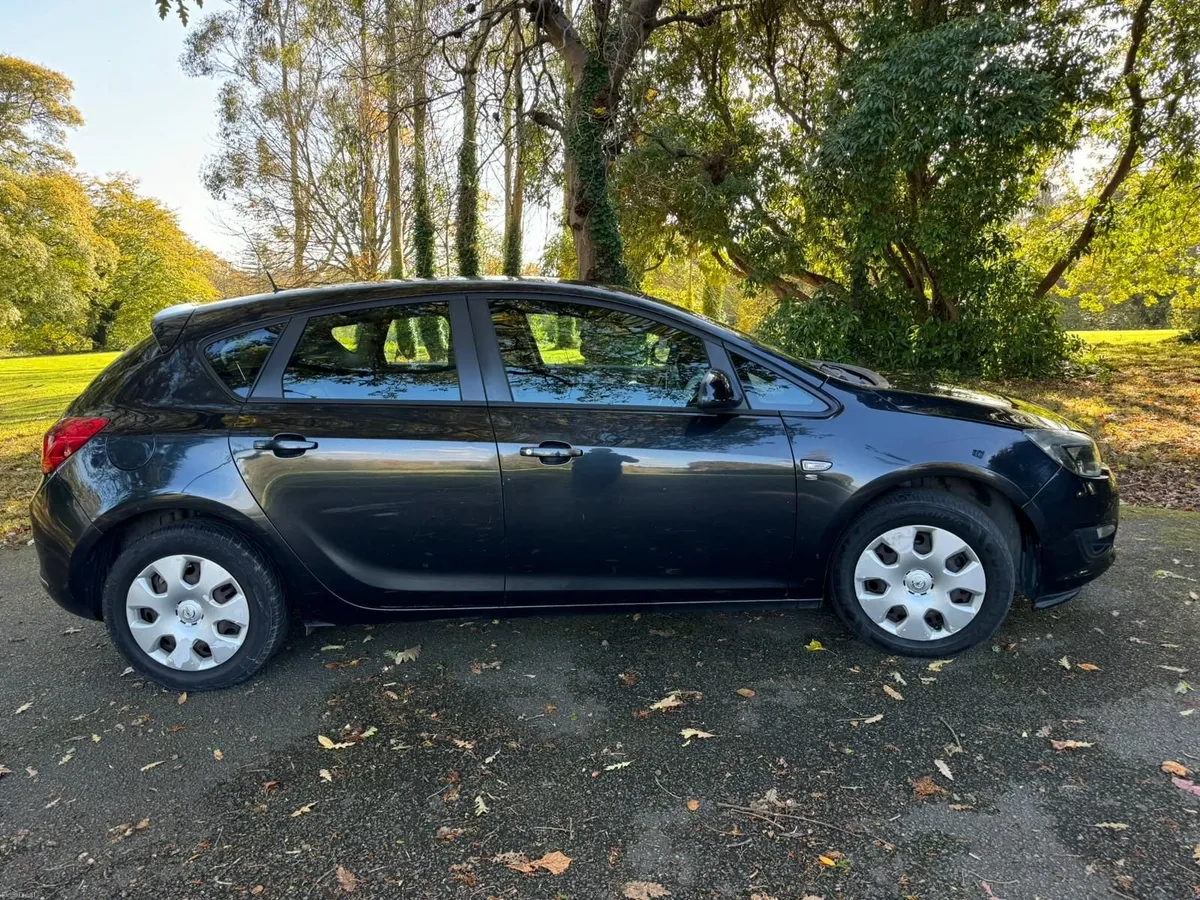 Opel Astra 2013 - Image 5