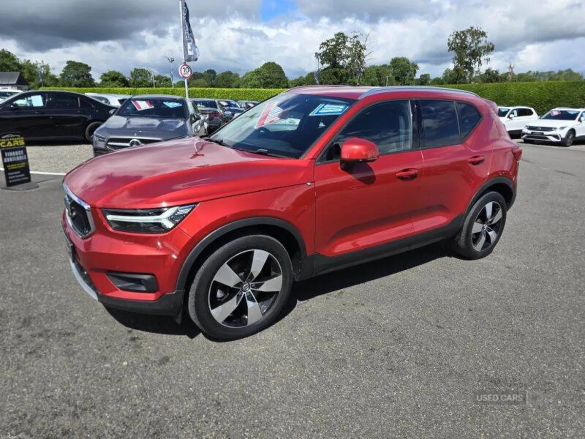 Volvo XC40 Momentum Pro - Image 2