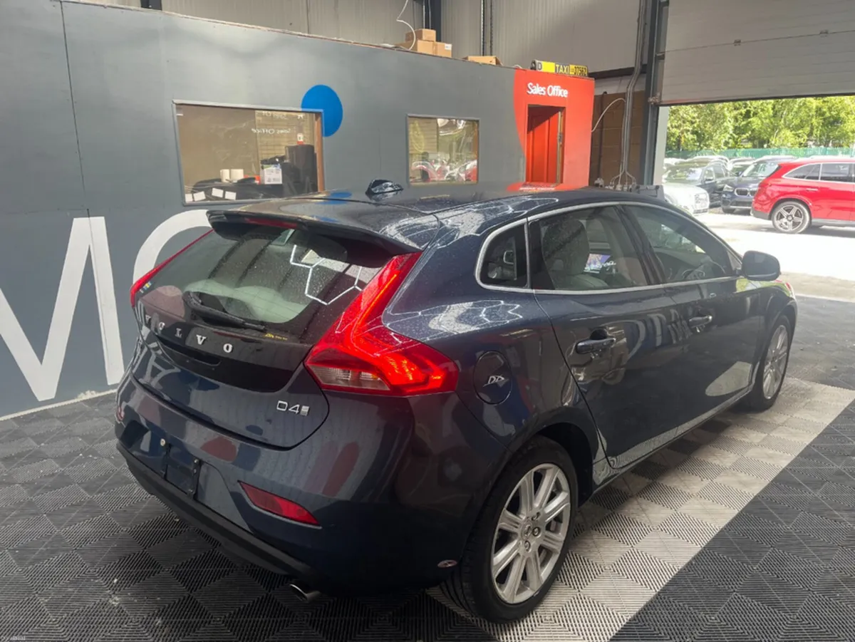 Volvo V40 2019 VOLVO V40 D4 INSCRIPTION 2.0 AUTOMA - Image 2