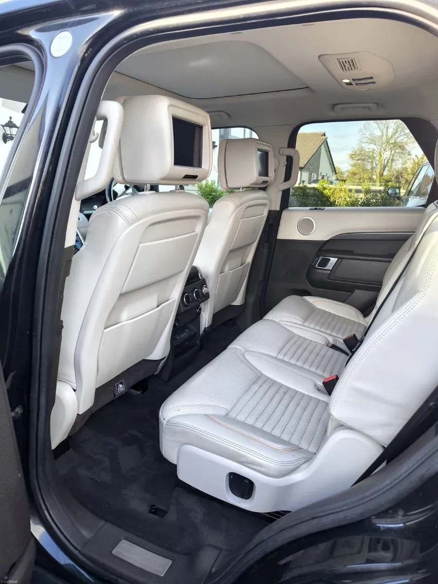 2018 Land Rover Discovery 2.0 HSE Luxury  7 seater - Image 4