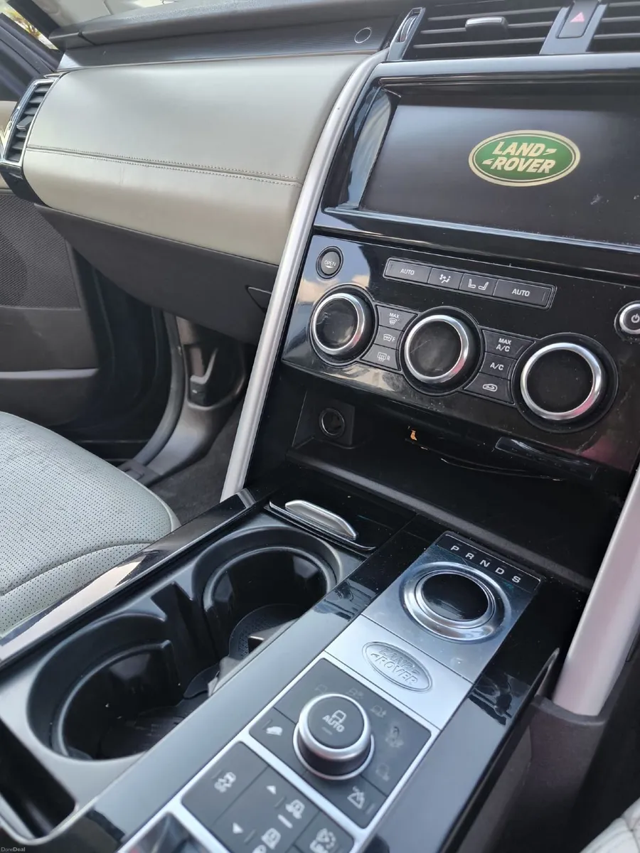 2018 Land Rover Discovery 2.0 HSE Luxury  7 seater - Image 3