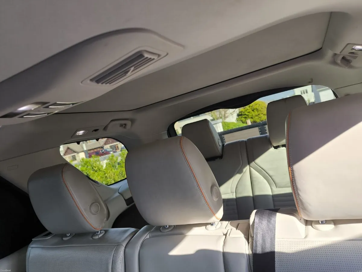 2018 Land Rover Discovery 2.0 HSE Luxury  7 seater - Image 6