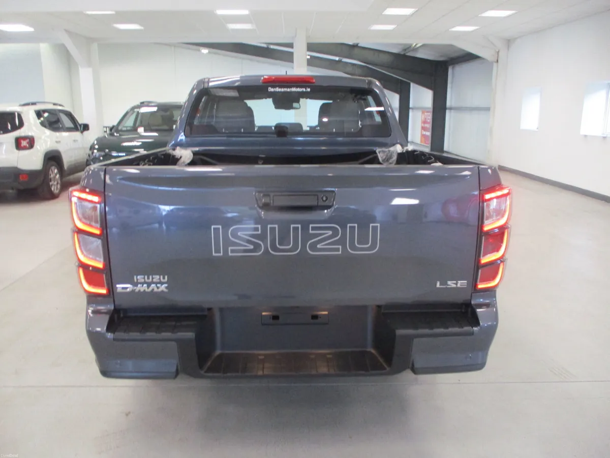 Isuzu D-Max LSE Crew-Cab Pickup 2026 - Image 6