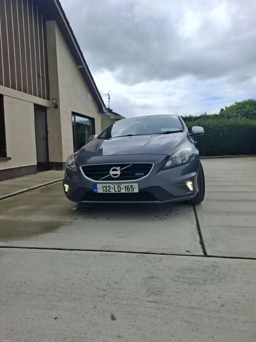 Volvo V40 2013 - Image 1