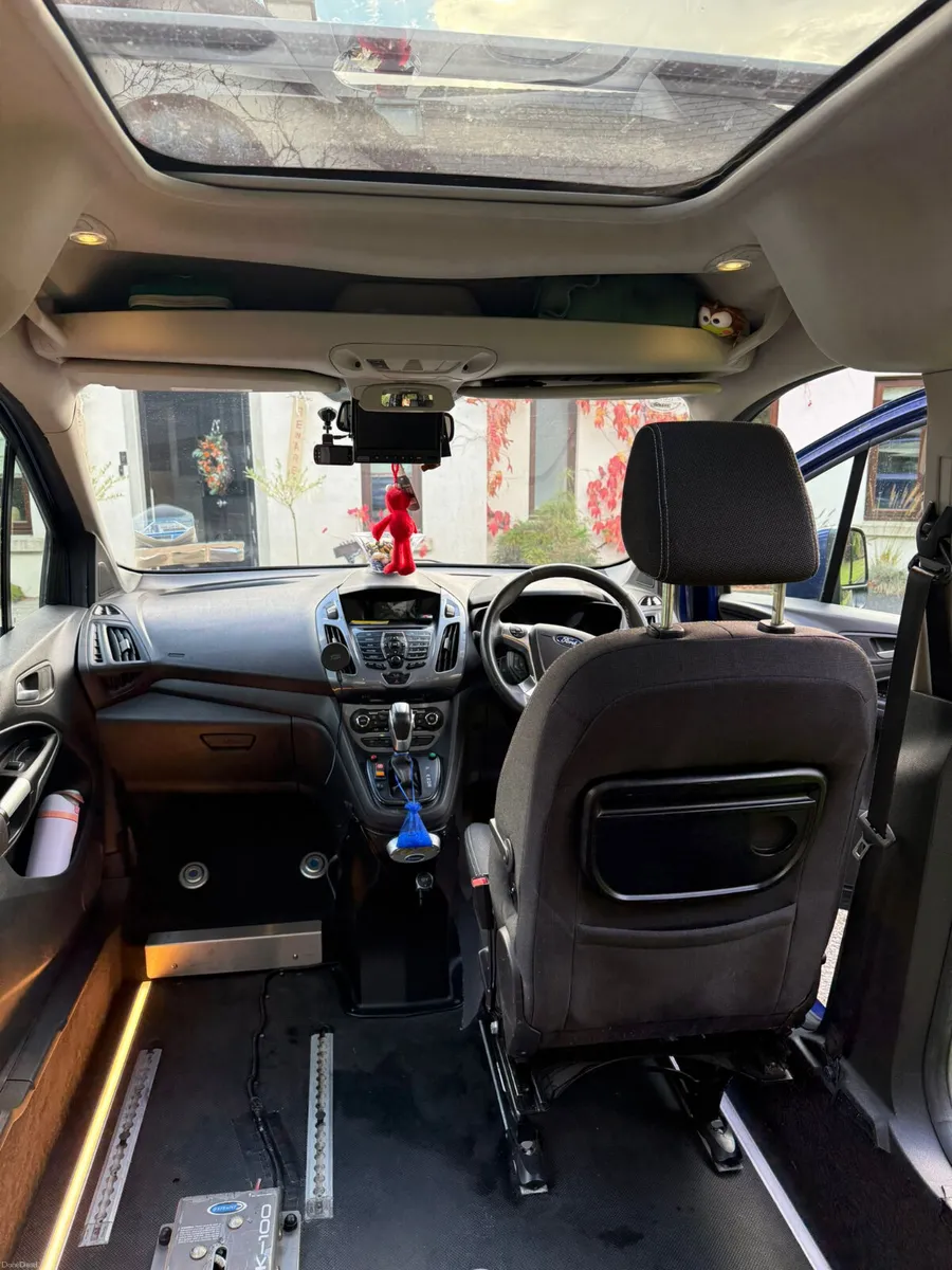 Ford Tourneo Connect Wheelchair Accessible Vehicle - Image 6