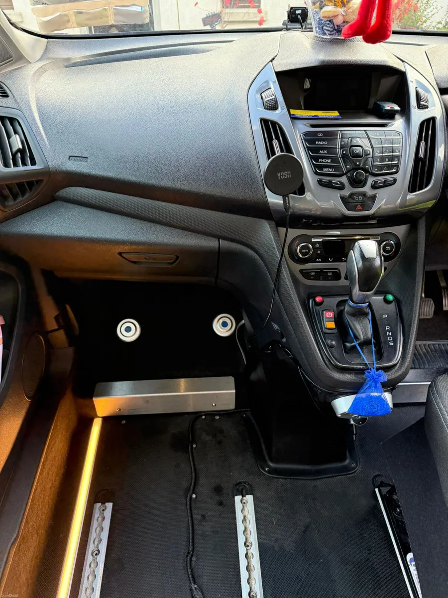 Ford Tourneo Connect Wheelchair Accessible Vehicle - Image 5