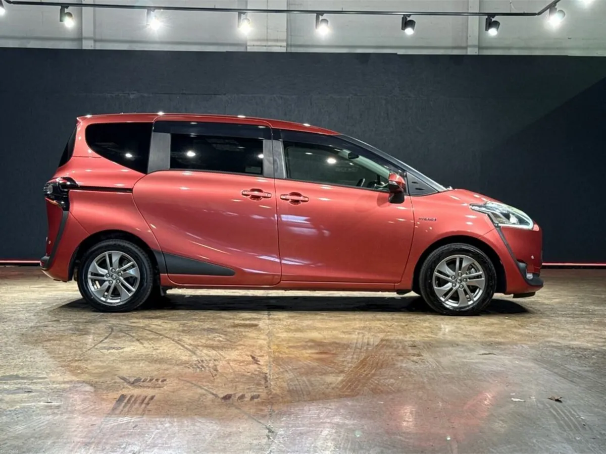 Toyota Sienta 1.5 HYBRID 7 SEATER - POWER SLIDING - Image 3
