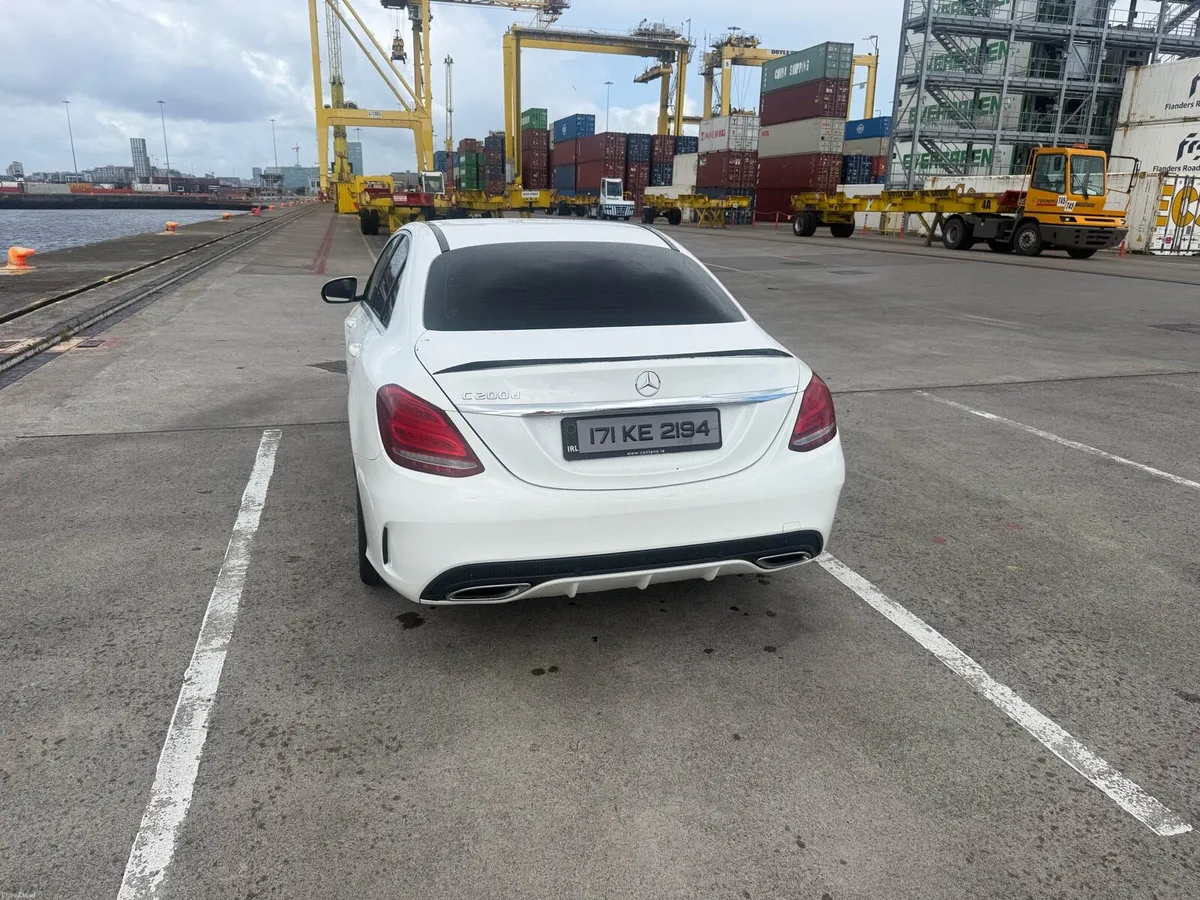 2017 Mercedes c200 amg - Image 4