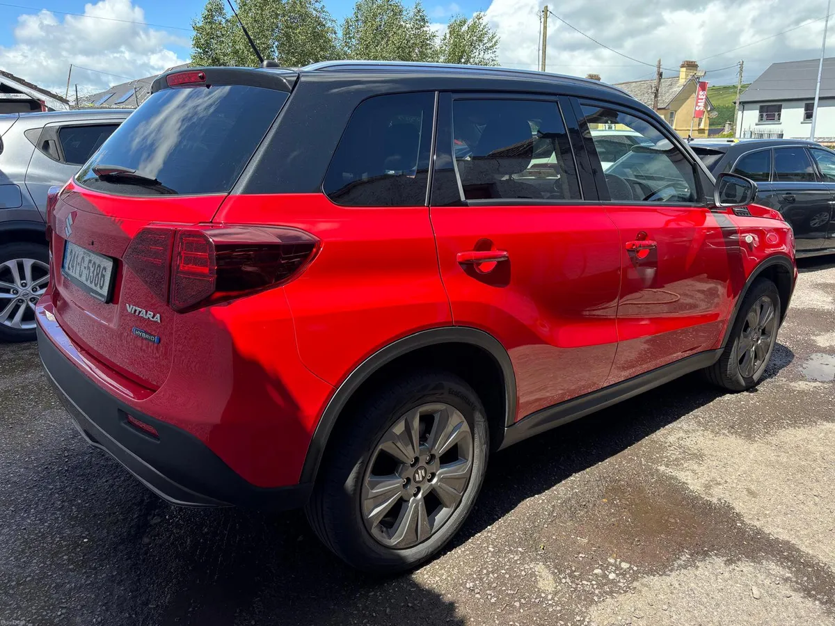 Suzuki Vitara   HYBRID  PETROL  AUTOMATIC - Image 2